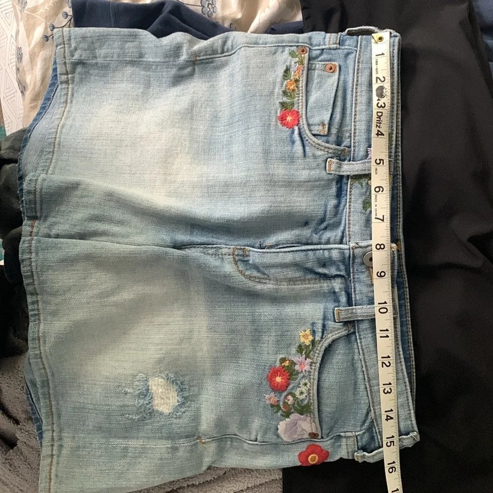 Pilcro and the Letterpress by Anthropologie Slim Boyfriend denim shorts, Size 25 - Picture 9 of 9